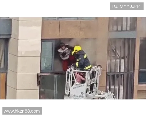 突发！某市居民楼发生火灾 数十人被困火海 消防紧急救援全力扑救