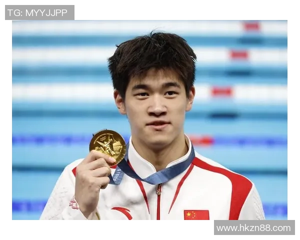 游泳运动员奋勇拼搏的背后：从训练到比赛的心路历程与挑战